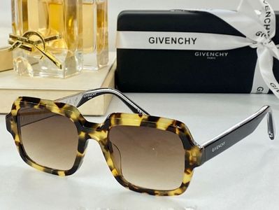 GIVENCHY Sunglasses 35